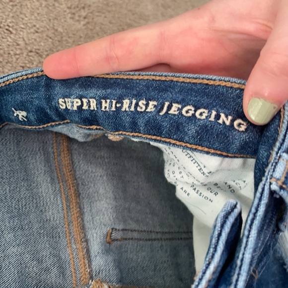 American Eagle ripped jeans - Picture 3 of 4